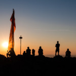 Sonnenuntergang am Traunsteinhaus Siluette der Bergsteiger