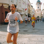 Wachau Halbmarathon 1999 beim Zieleinlauf in Krems am 19. September